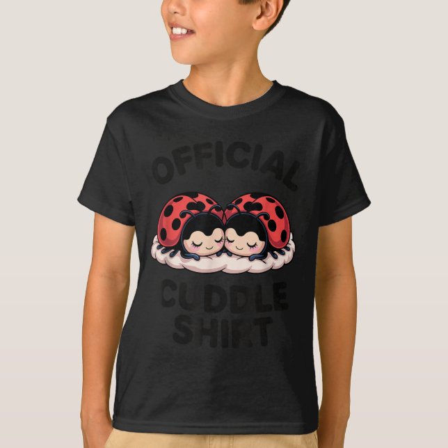 Cute Ladybug Love Cuddle  T Shirt (Framsida)