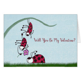 Cute Ladybug som profiterar på målningen i Kärlek Hälsningskort