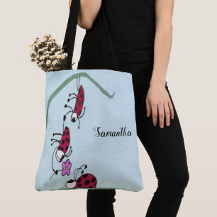 Cute Ladybug som profiterar på målningen i Kärlek Tygkasse