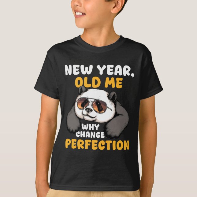 Cute Lazy Panda New Year Old Me 2026 Funny Sarcast T Shirt (Framsida)