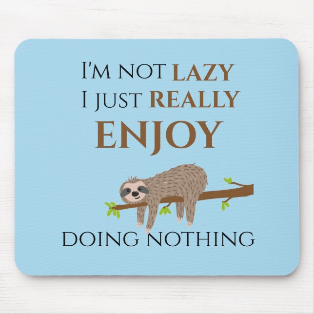 Cute Lazy Sloth Hanging on Träd Funny Text Musmatta (Framsidan)