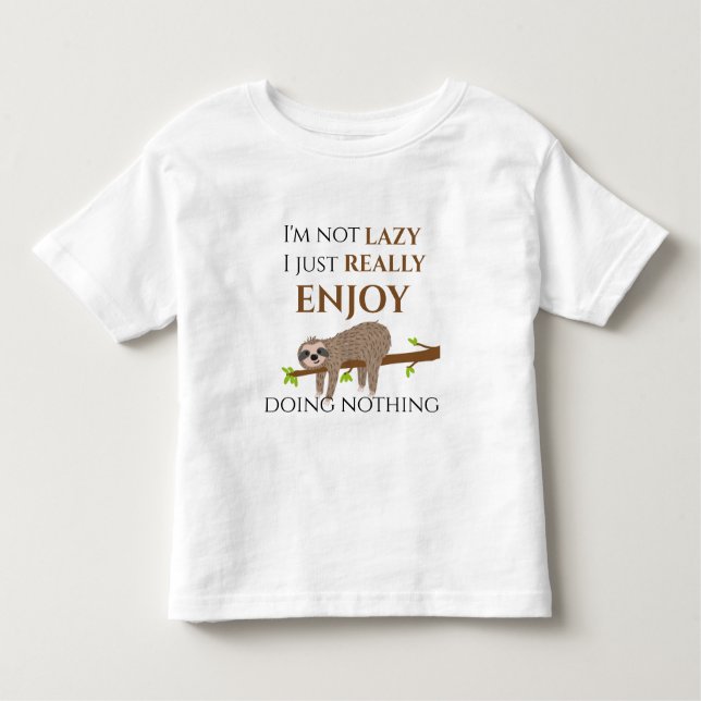 Cute Lazy Sloth Hanging on Träd Funny Text T Shirt (Framsida)