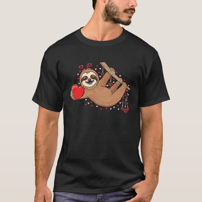 Cute lazy sloth holding heart love sloth valentine t shirt (Framsida)