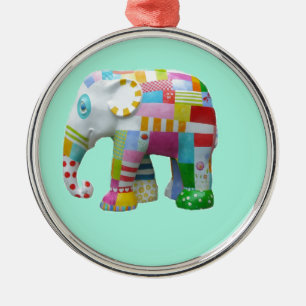 Cute leksak retro-elefant som är färglös julgransprydnad metall