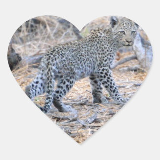 Cute Leopard på mynningen Hjärtformat Klistermärke