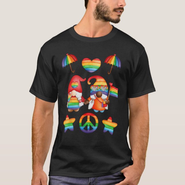 Cute Lesbian Couple Gnomes Pride Month Human Lesbi T Shirt (Framsida)