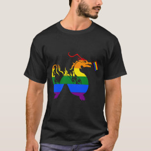 Cute Lesbisk Dragon som håller Flagga  T Shirt