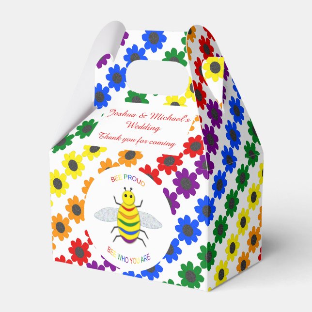 Cute LGBT Proud Rainbow Bee and Flowers Bröllop Presentaskar (Framsidan Sidan)