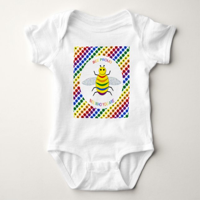 Cute LGBT Proud Rainbow Bee and Flowers T Shirt (Framsida)