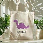 Cute Lila Dinosaur Personlig Tote Bag Tygkasse<br><div class="desc">Den här flickans väska är en söt illustration av en lila- och grönt dinosaurie med rosa och långa ögonfransar. Anpassa den med ditt barns namn i svart brev. Gör en underbar väska i bok!</div>