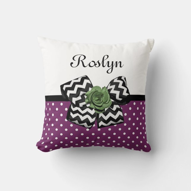 Cute Lila Dots Grönt Ro Chevron Bow med Namn Kudde (Framsida)