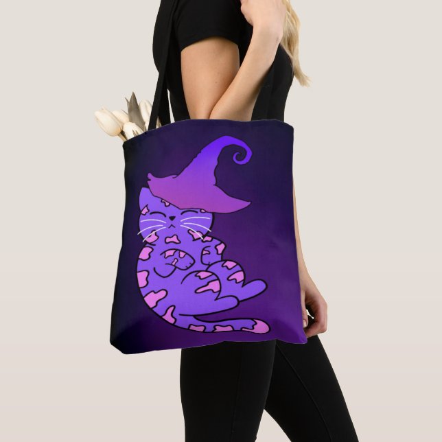 Cute Lila Kitten med Witch Hat Tygkasse (Närbild)