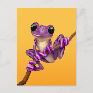 Cute Lila Träd Frog på Gren på Gult Vykort
