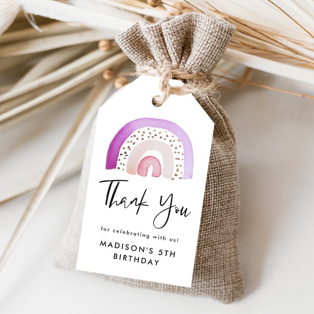 Cute Lila Watercolor Rainbow Birthday Presentetikett (Skapare uppladdad)