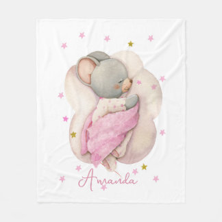 Cute lilla musflicka som sover på molnet fleecefilt