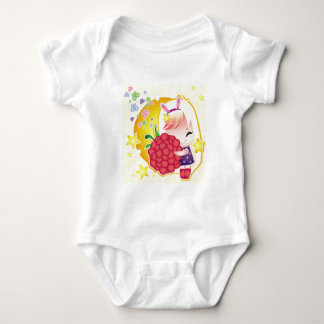 Cute lille flicka med hallon tee shirt