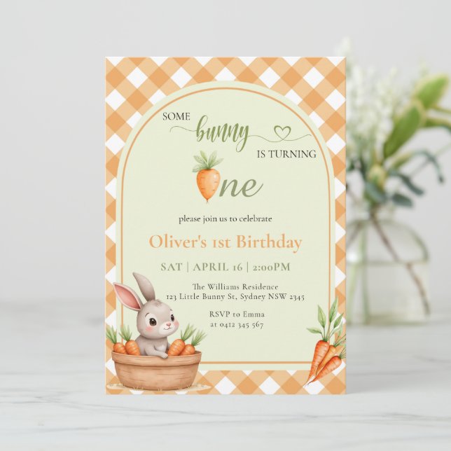 Cute lite Bunny blir en första födelsedag Inbjudningar (Stående Fram)