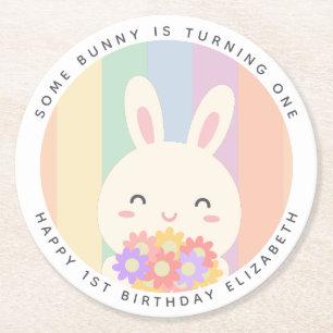 Cute Lite Bunny håller på att vrida en regnbågsfåg Underlägg Papper Rund