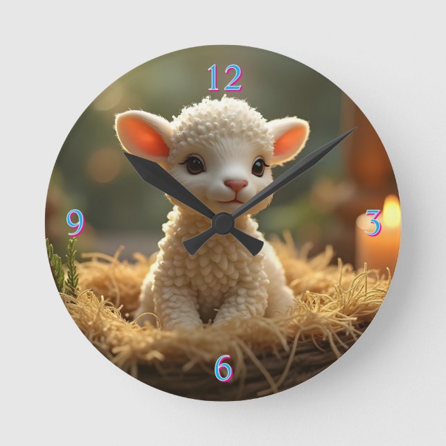 CUTE LITTE LAMB I MANGER RUND KLOCKA (Framsida)