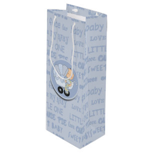 Cute Little Boy Baby i Buggy Nyfödd bebis