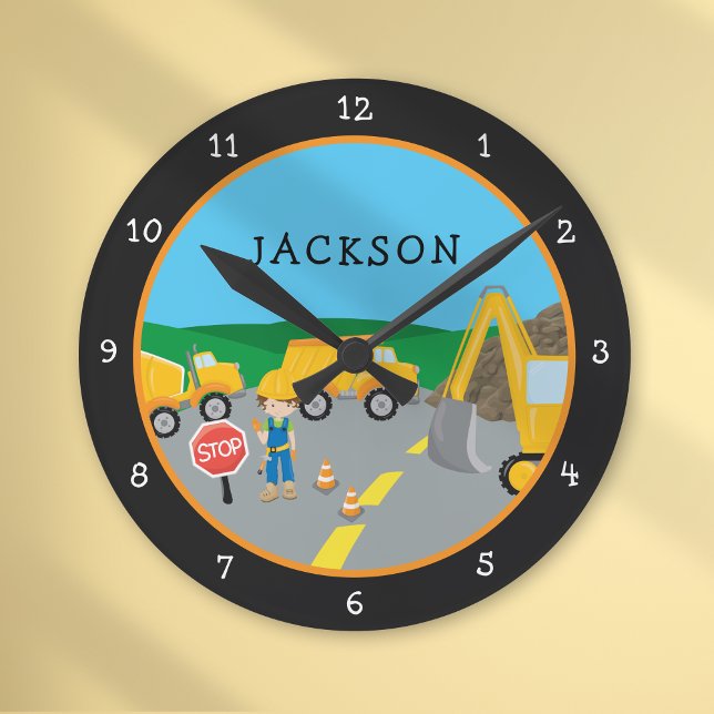 Cute Little Boy Construction Fordon Monogrammed 2 Rund Klocka (Skapare uppladdad)