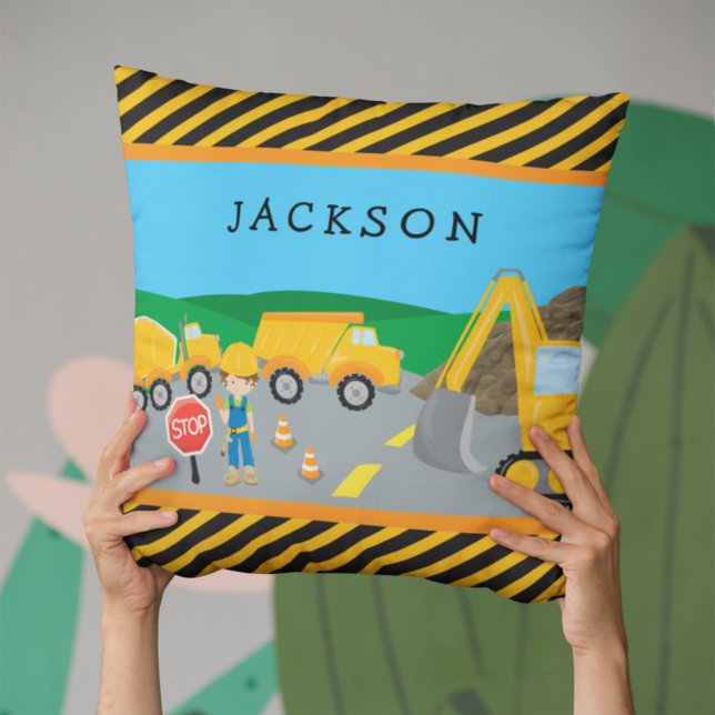Cute Little Boy Construction Fordon Monogrammed Kudde (Skapare uppladdad)