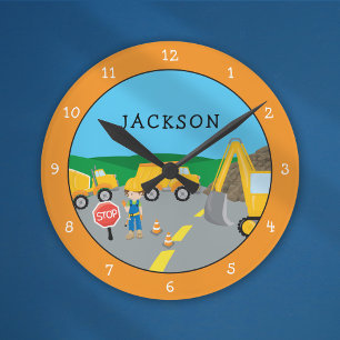 Cute Little Boy Construction Fordon Monogrammed Rund Klocka