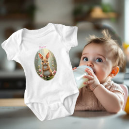 Cute Little bunny omgiven av blommor, barn T Shirt