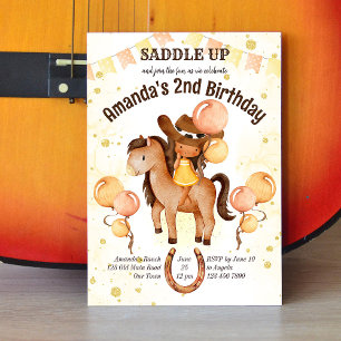 Cute Little cowgirl-sadel på födelsedagen inbjudan