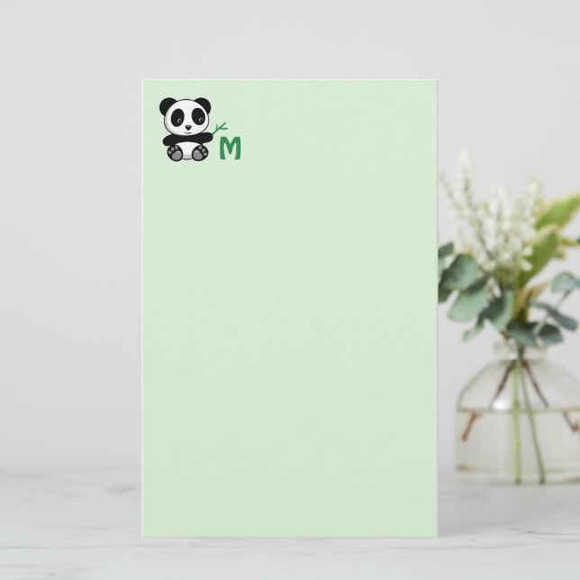 Cute Little Panda med en Bamboo Monogram-Grönt Brevpapper (Stående Fram)