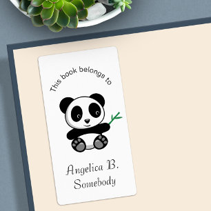 Cute Little Panda med en Bamboo Stick-bokplatta Fraktsedel