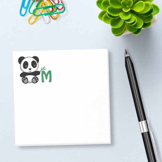 Cute Little Panda med ett Bamboo Stick Monogram Post-it Block (Skapare uppladdad)