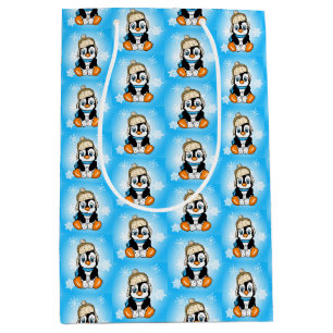 Cute Little Penguin in in Winter Cap med sonowboll