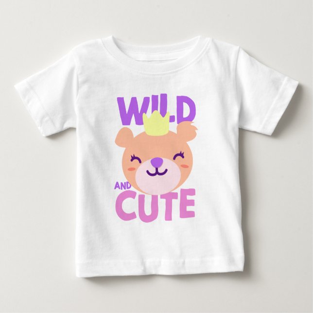 Cute Little Rosa Lioness Vild and Cute Tee (Framsida)