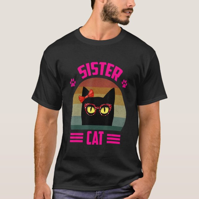 Cute Little Sister Cat with Red Leopard Glasses e  T Shirt (Framsida)