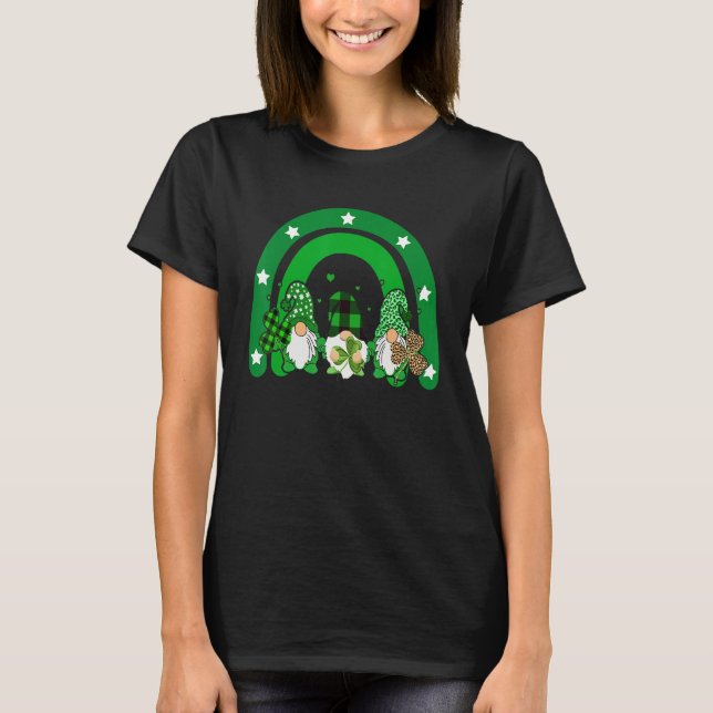 Cute Lucky Rainbow Gnome Happy St Patricks Day Fam T Shirt (Framsida)