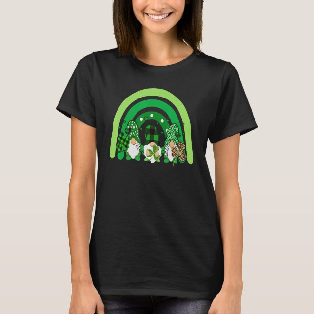 Cute Lucky Rainbow Gnome Happy St Patricks Day Fam T Shirt (Framsida)
