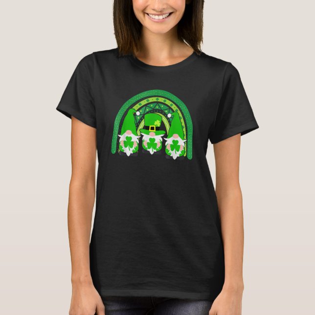 Cute Lucky Rainbow Gnome Happy St Patricks Day Fam T Shirt (Framsida)