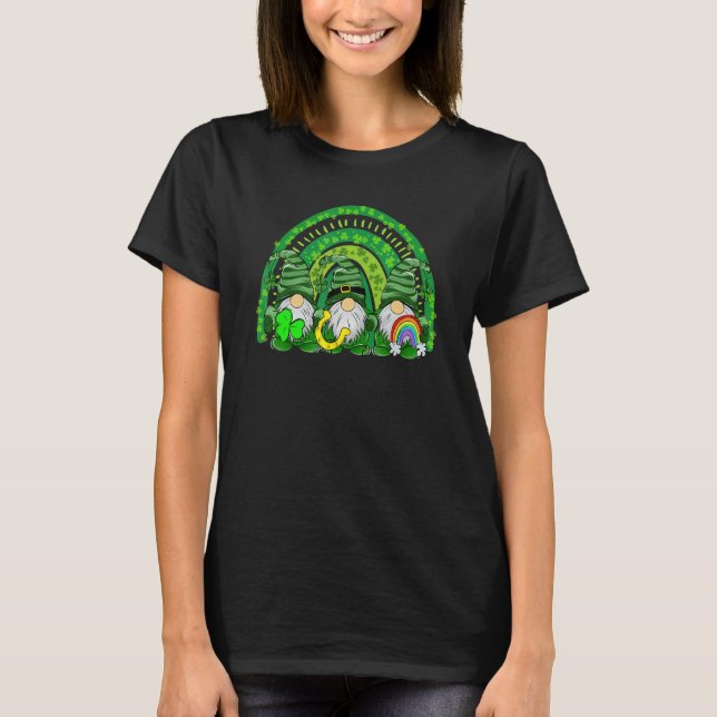 Cute Lucky Rainbow Gnome Happy St Patricks Day Fam T Shirt (Framsida)