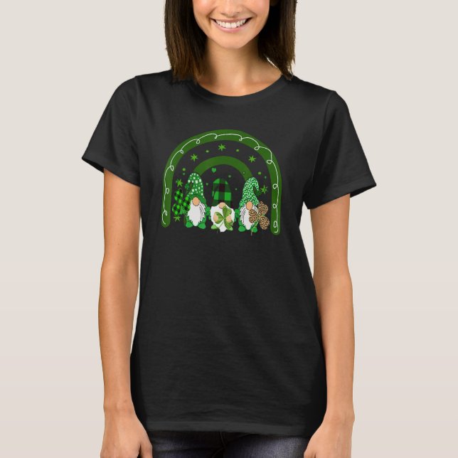 Cute Lucky Rainbow Gnome Happy St Patricks Day Fam T Shirt (Framsida)