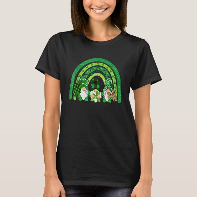 Cute Lucky Rainbow Gnome Happy St Patricks Day Fam T Shirt (Framsida)