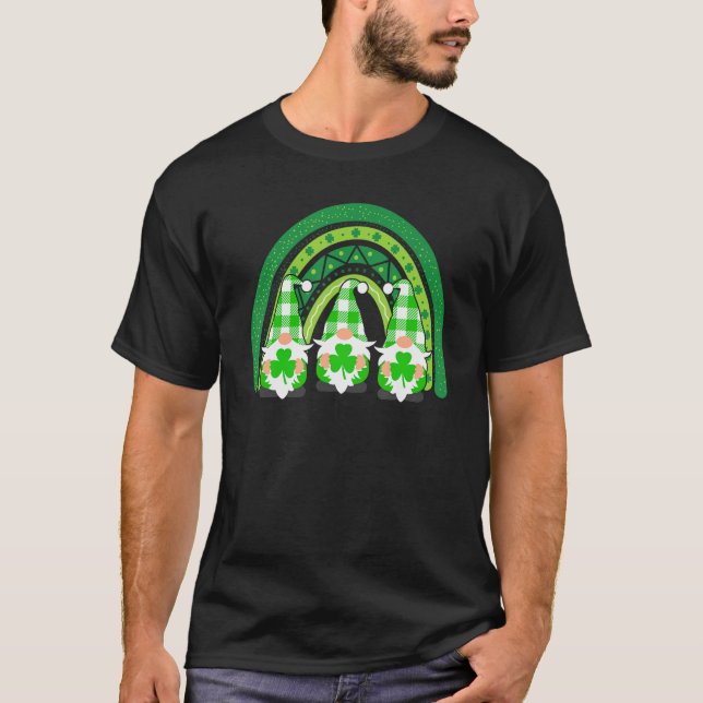 Cute Lucky Rainbow Gnome Happy St Patricks Day Fam T Shirt (Framsida)
