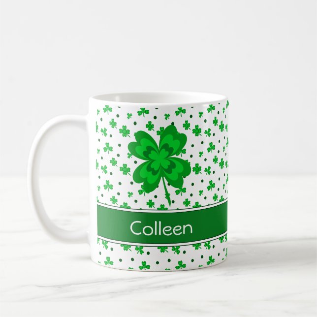 Cute Lucky Shamrocks and Dots Monogram Namn Kaffemugg (Vänster)
