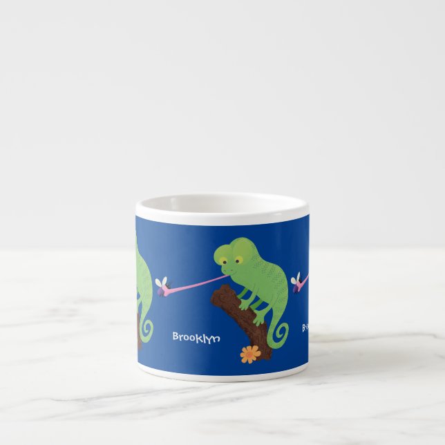 Cute lustig grönt lycklig chameleon-tecknad espressomugg (Framsidan)