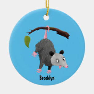 Cute lustig opossum hängande från gren tecknad julgransprydnad keramik