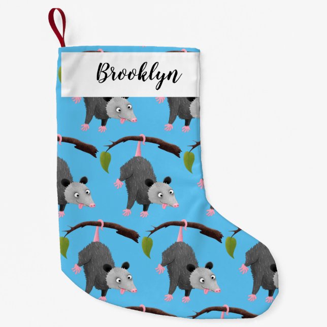 Cute lustig opossum hängande från gren tecknad liten julstrumpa (Framsidan)