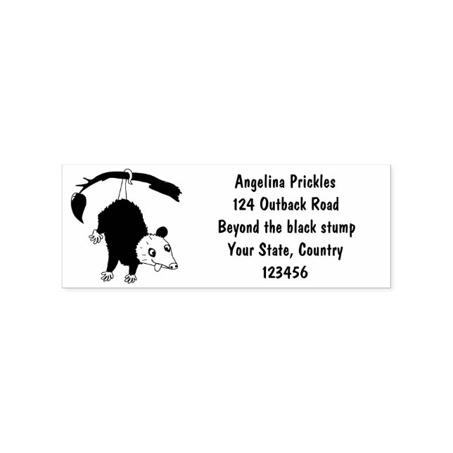 Cute lustig opossum hängande från gren tecknad stämpel (Tryck)