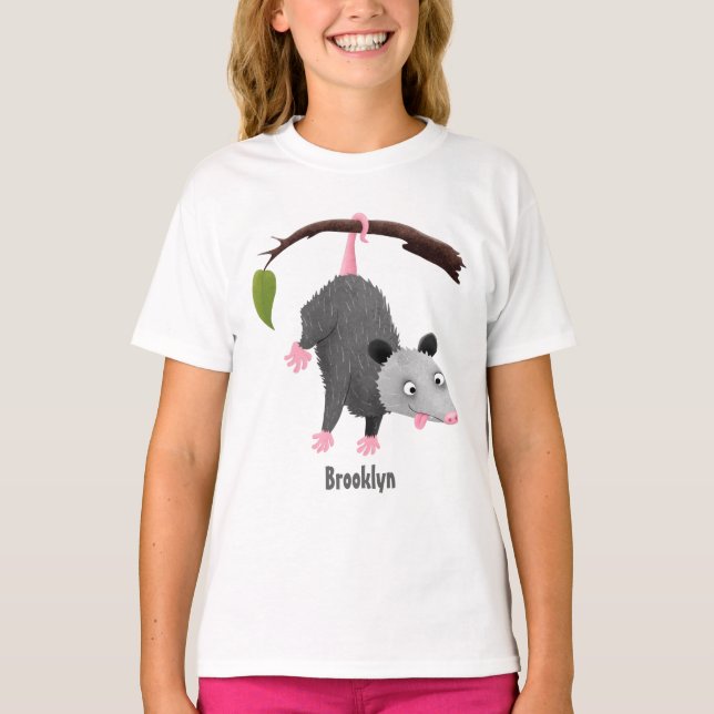 Cute lustig opossum hängande från gren tecknad t shirt (Framsida)