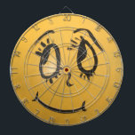 Cute Lycklig Ansikte Darttavla<br><div class="desc">Den här ritytan har en förtjusande version av det ständigt populära lycklig ansikte. Uttrycket på ritbordet får alla att le. Konstnären är Maureen Alfiero från Lane Farm i Killingworth,  Connecticut.</div>