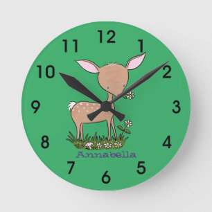 Cute lycklig baby hjort tecknad illustration rund klocka